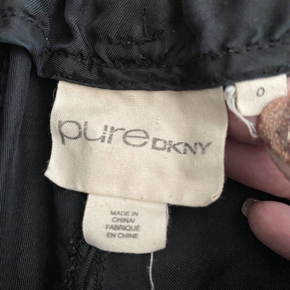 DKNY Pure Black Silk Drawstring Pleated Cropped Zippered Ankle Pants - Size 0 - Picture 8 of 10